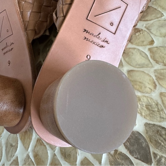 New Either/ OR Tan Woven Leather Heels Sandals Size 9 - Picture 12 of 13